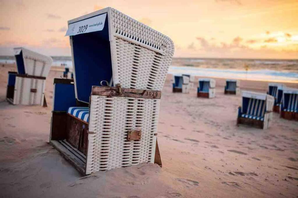 Gemuetliche Wohnung Unter Reet Mit Pool Und Sauna In Keitum Bagian luar foto